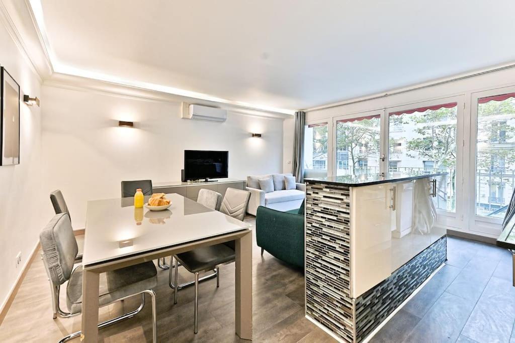 Ensoleille Proche Buttes Chaumont Apartment *