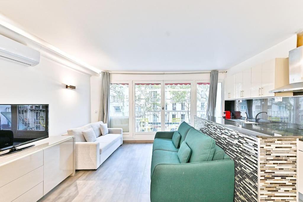 Ensoleille Proche Buttes Chaumont Apartment Paris