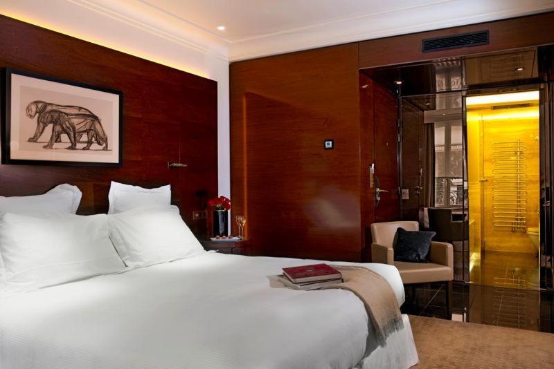 Montaigne Hotel