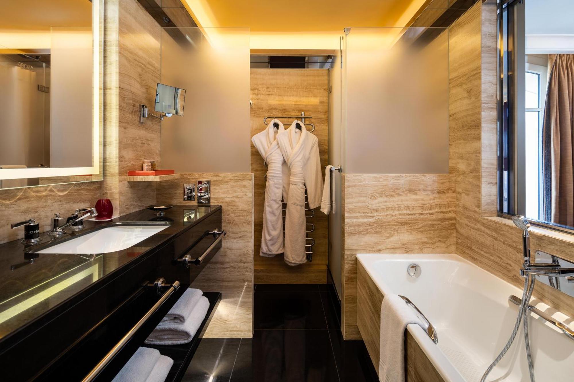 Montaigne Paris