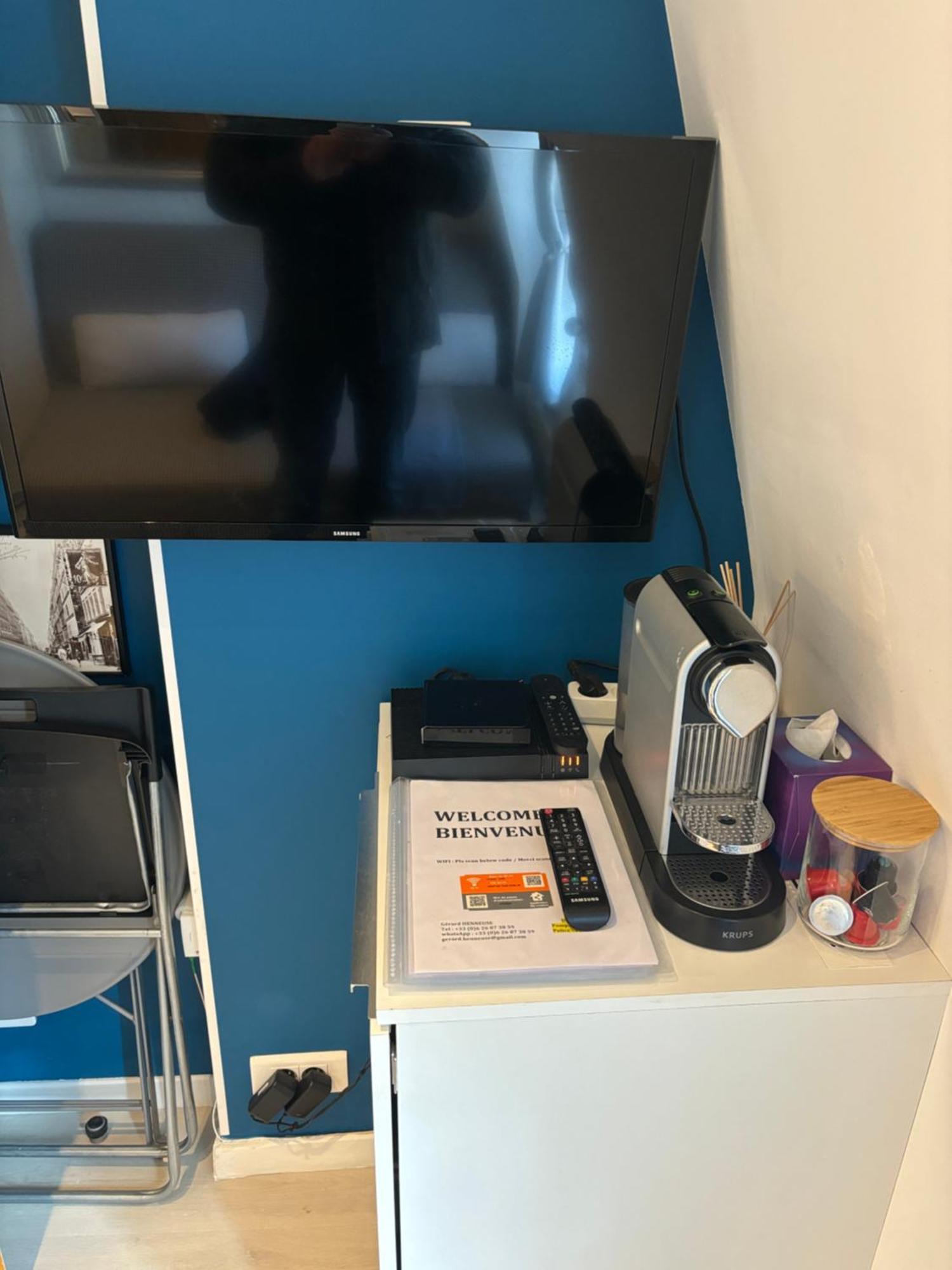 Parisian Cozy Studio: Batignolles Charm Near Landmarks Apartment *