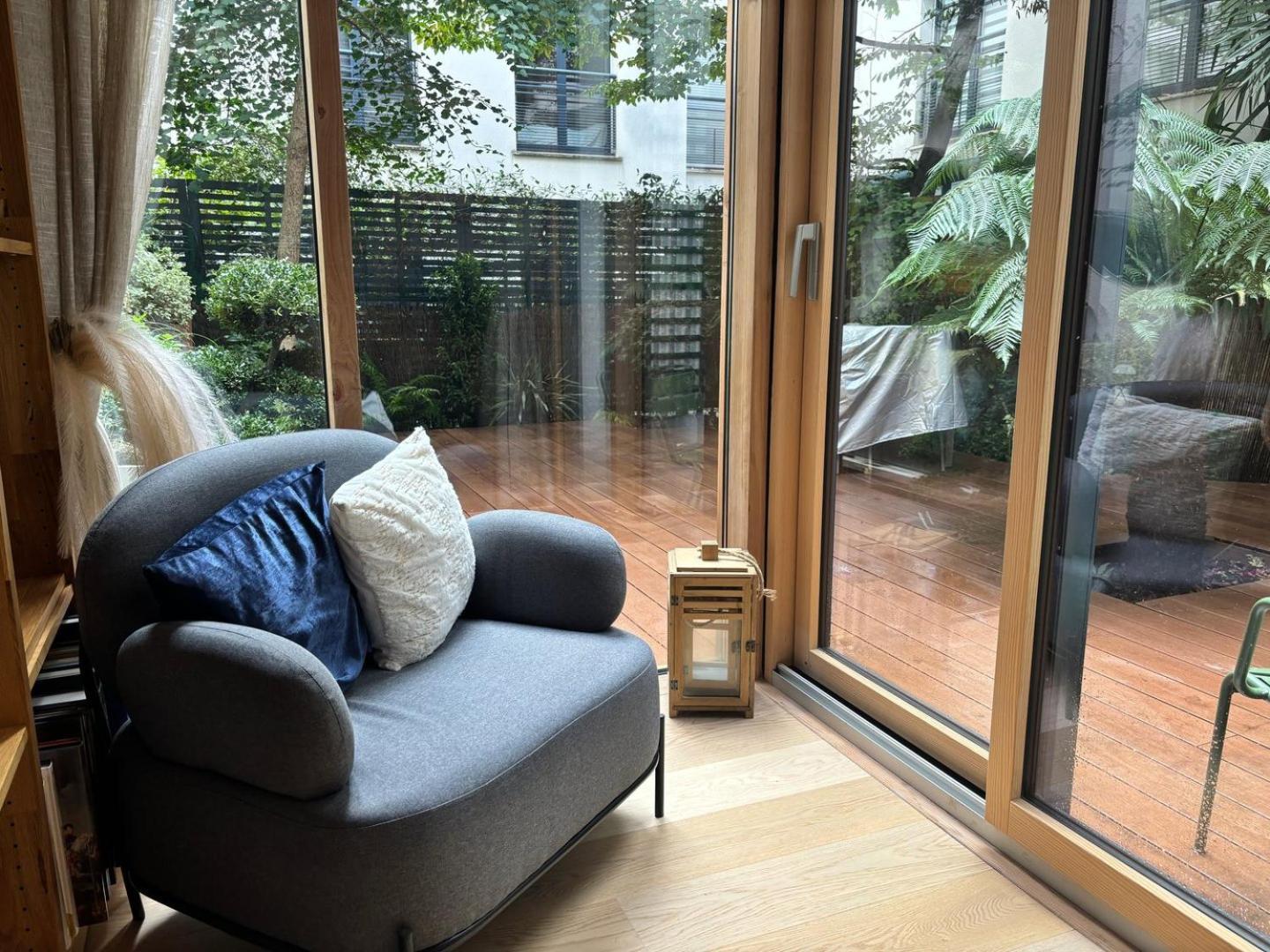 Guestready - Spacieux Apt. Avec Cour Privative
