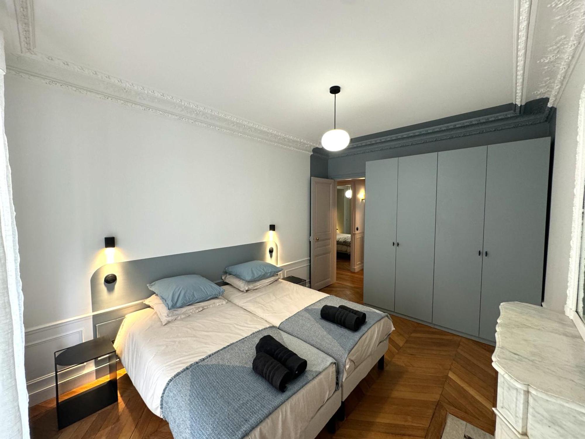 Parisian Luxury Style - Heart Of Montparnasse Apartment