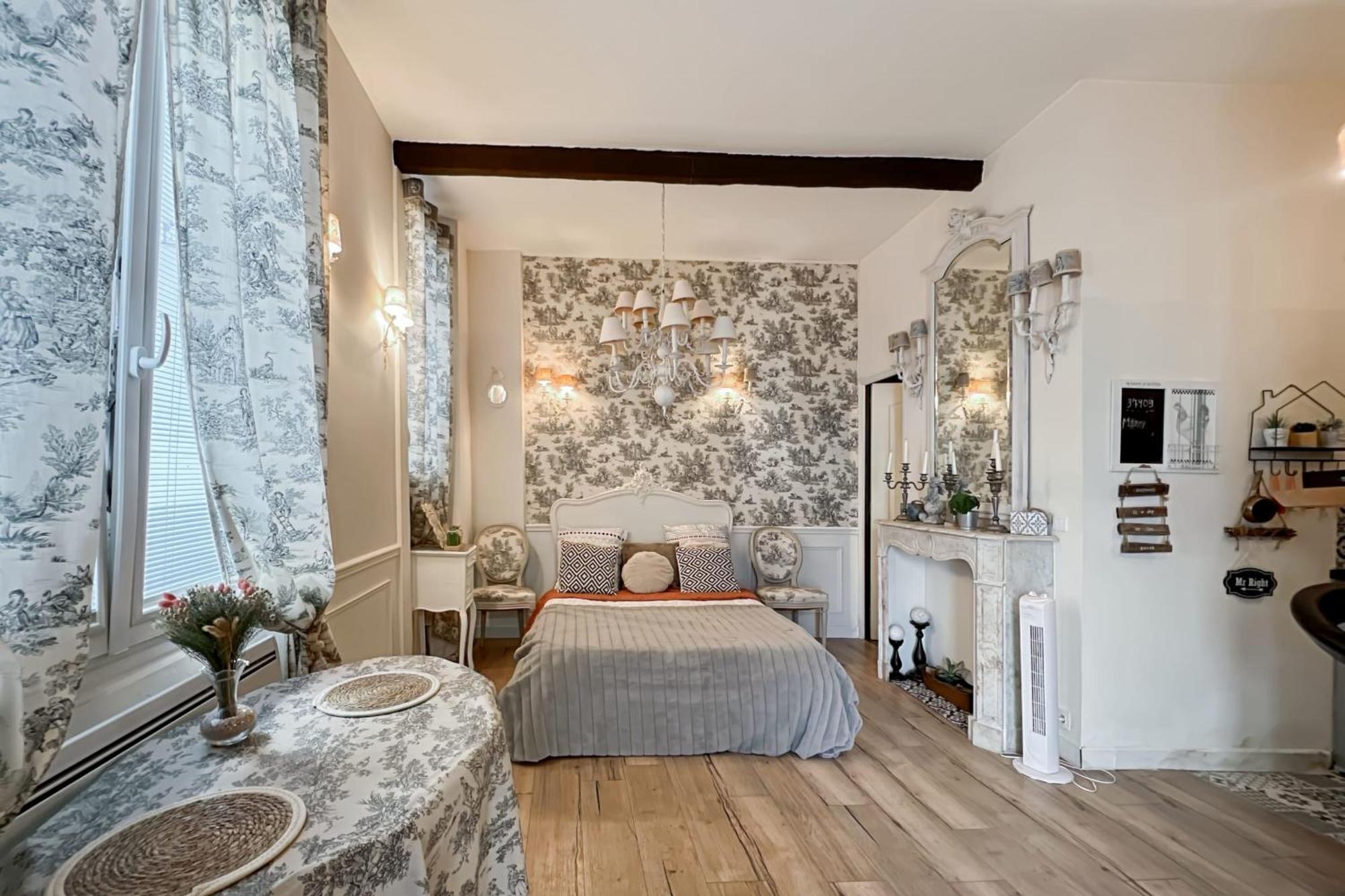 Apartment Charming In The Heart Of Paris