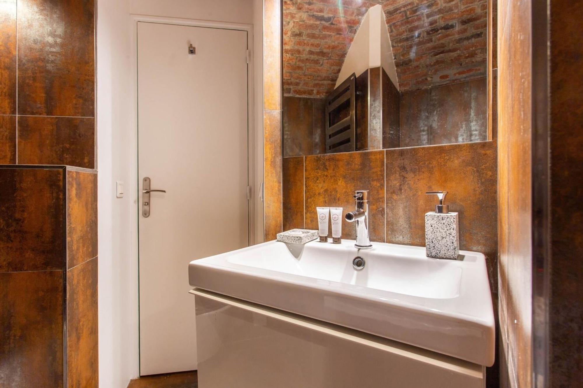 Authentic - 4br-10p - Moulin Rouge Apartment Paris