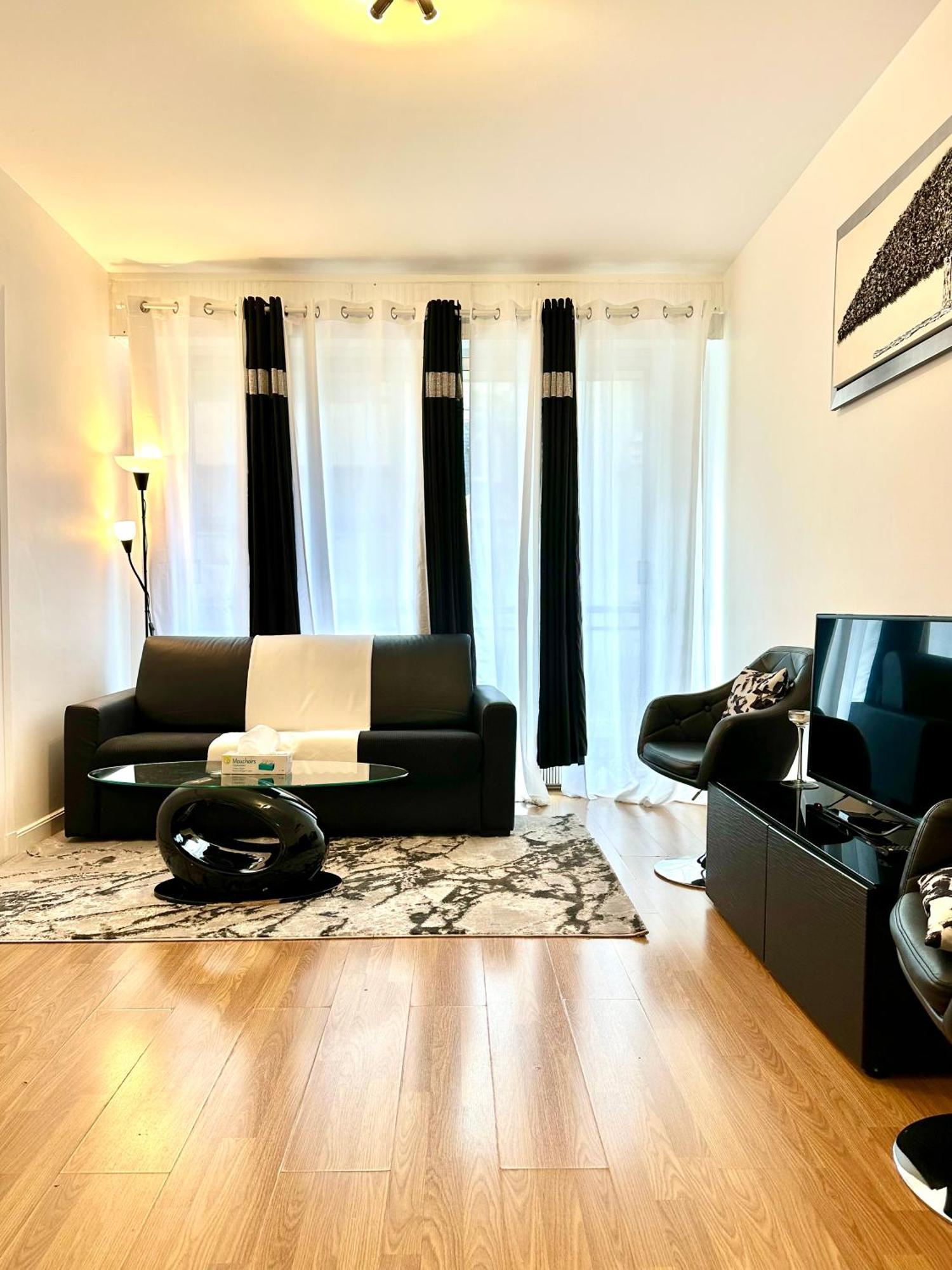 Apartment Champs Elysees 4 Paris