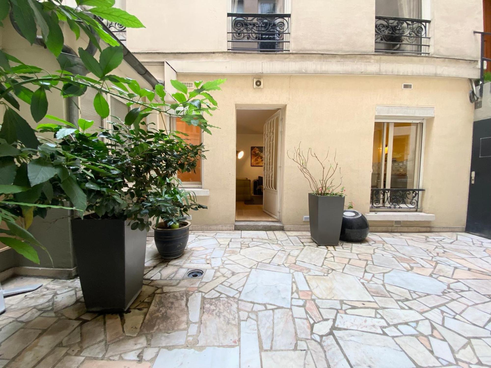 Apartment Tres Calme Sur Cour - Cardinet Paris