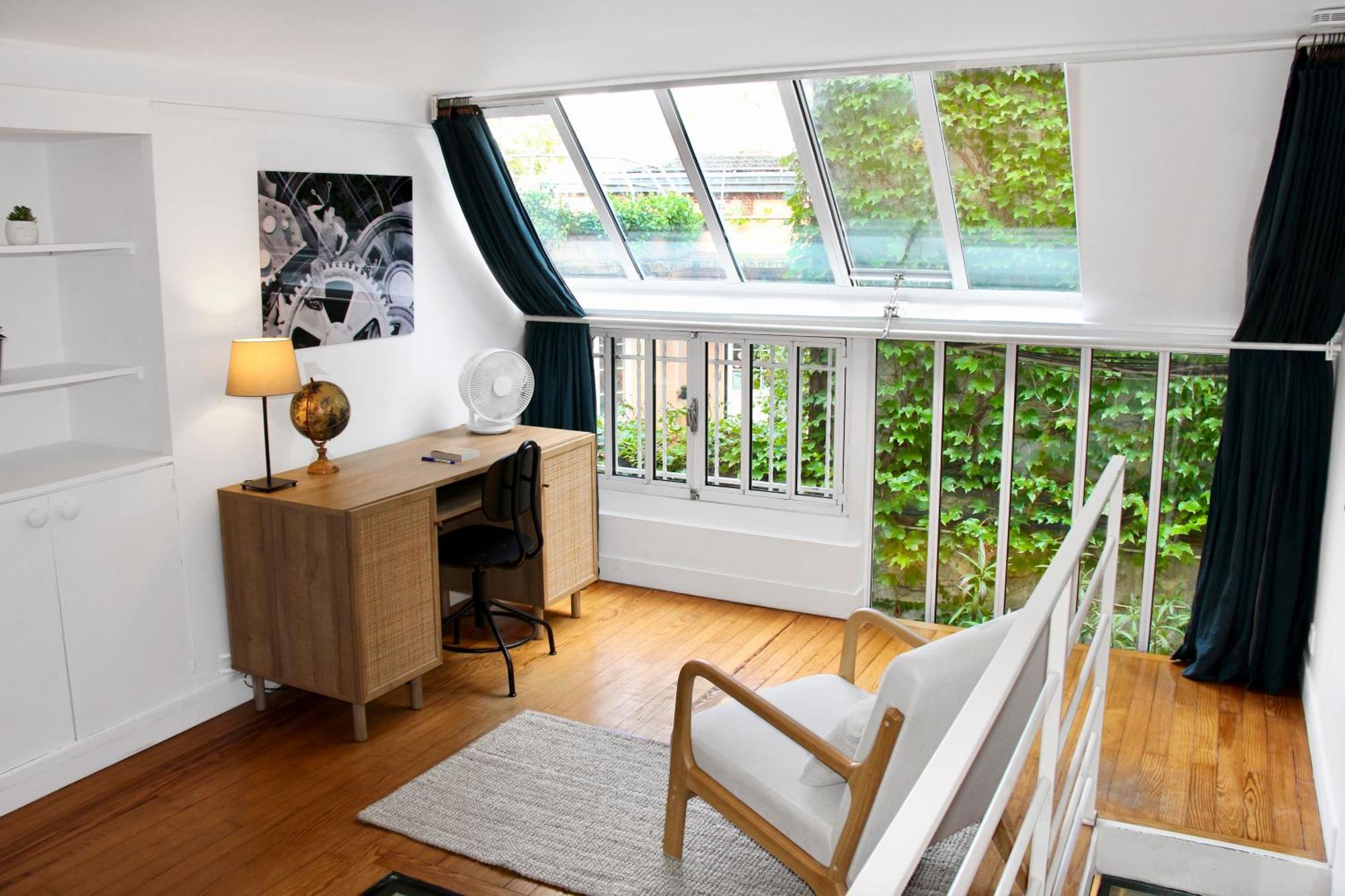 Cozy Artist Loft Apartment