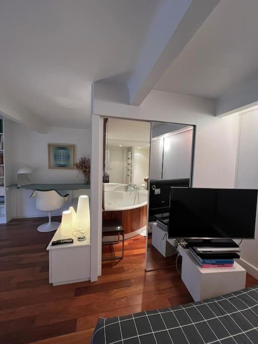 Apartment Loft Secret Tour Eiffel Paris