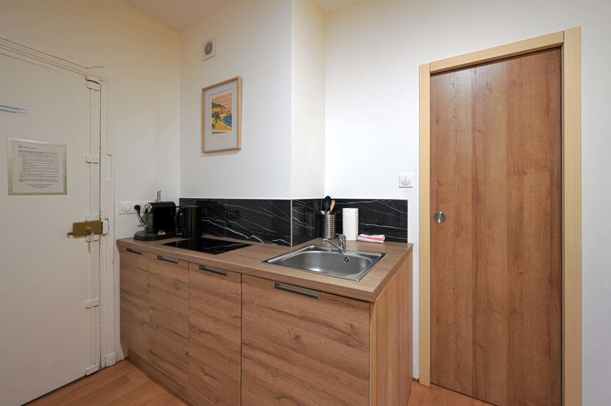 Modern Bright And Fully Renovated Apartamento