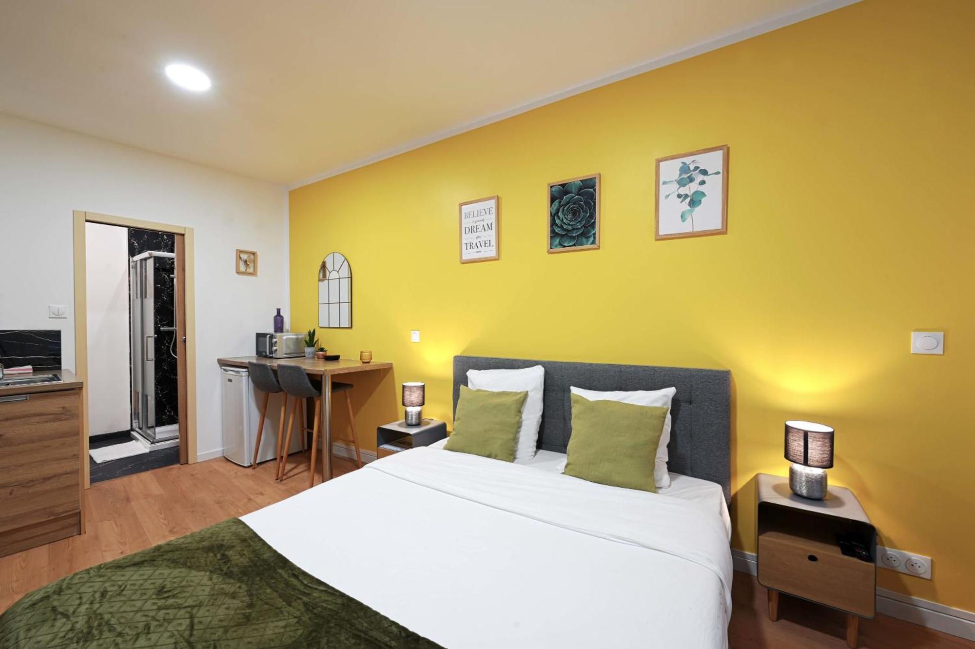 Modern Bright And Fully Renovated *