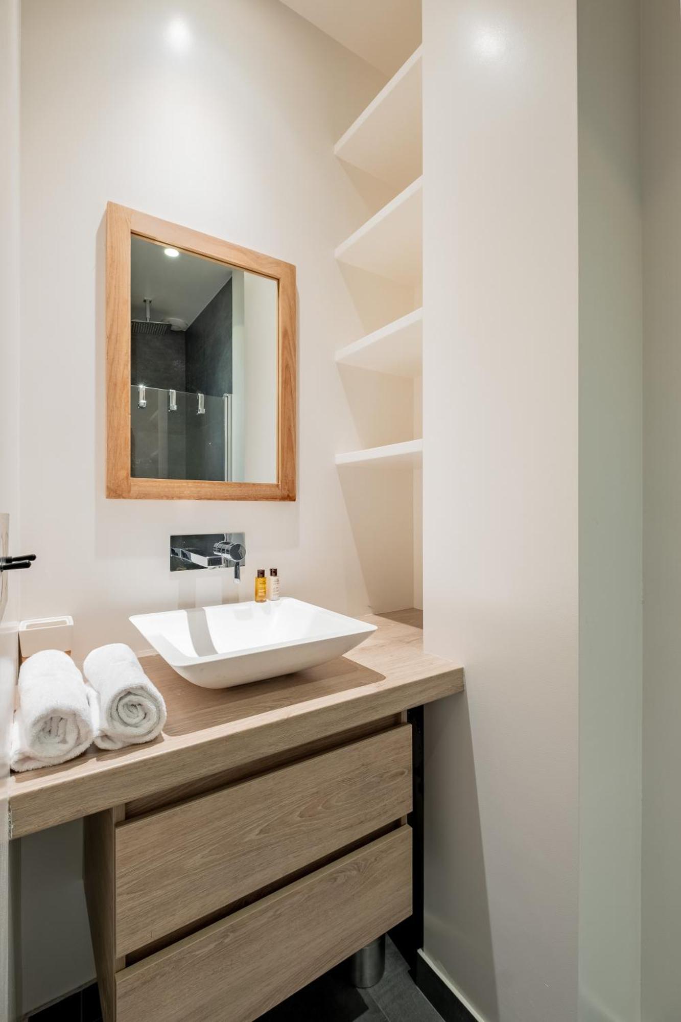 Apartment Veeve - Light & Luxe In Les Batignolles Paris
