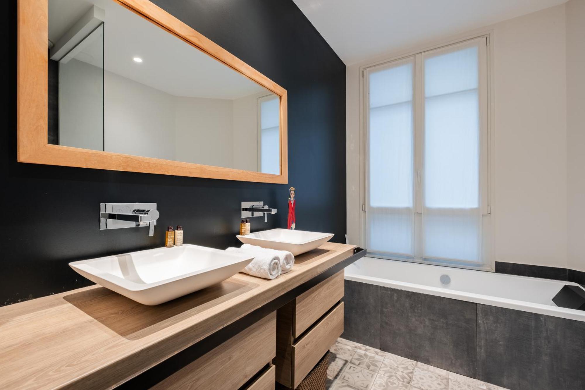 Veeve - Light & Luxe In Les Batignolles Apartment
