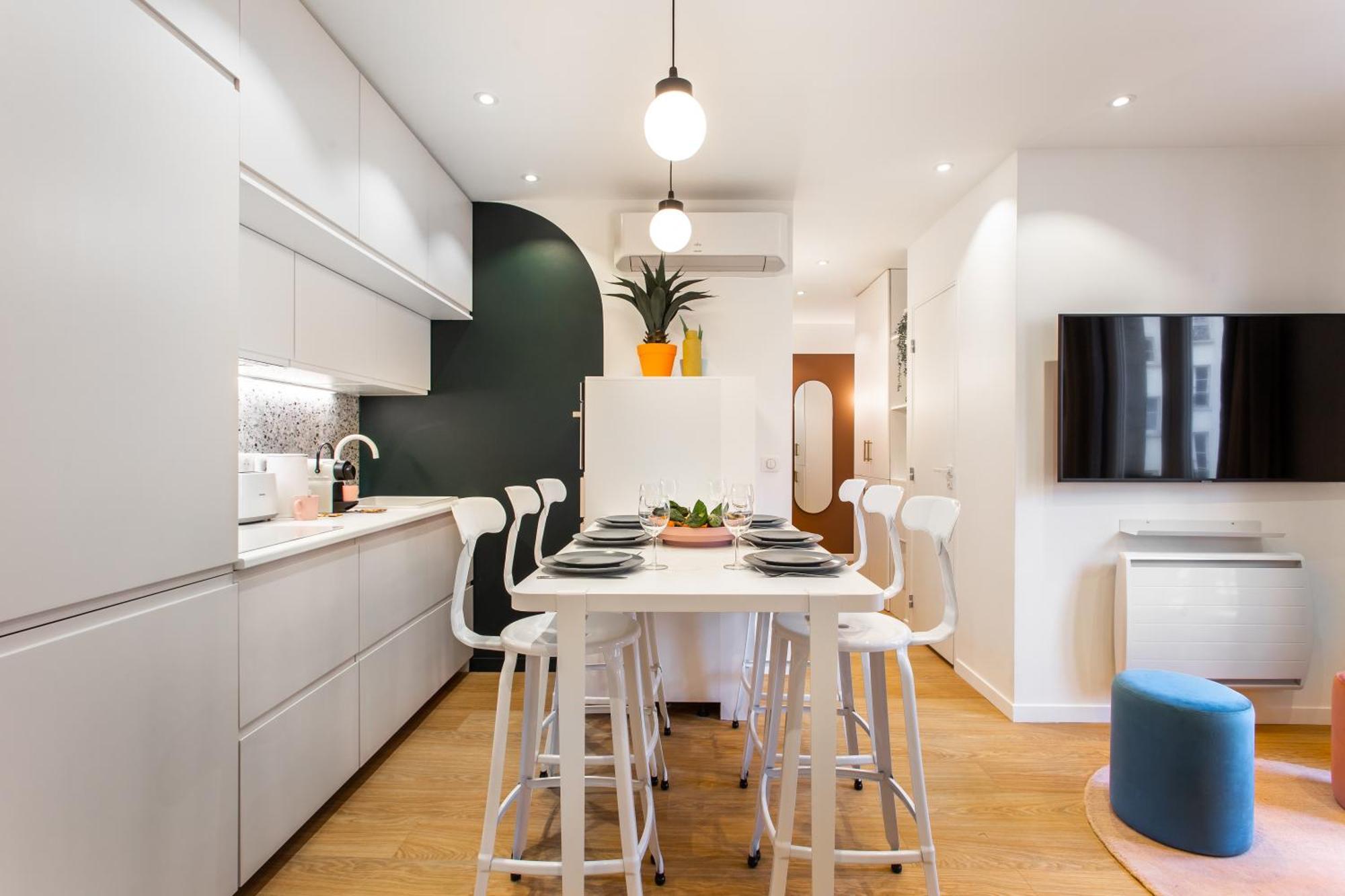 Stunning - 2br-6p - Center Apartment