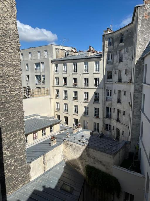 Nid Douillet Gare Du Nord Montmartre Barbes Paris