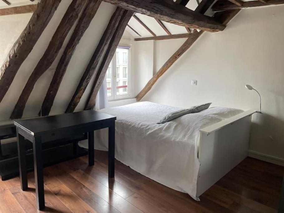 Apartment Au Coeur De 8e Paris