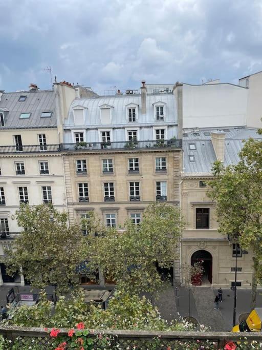 Apartment Au Coeur De 8e Paris
