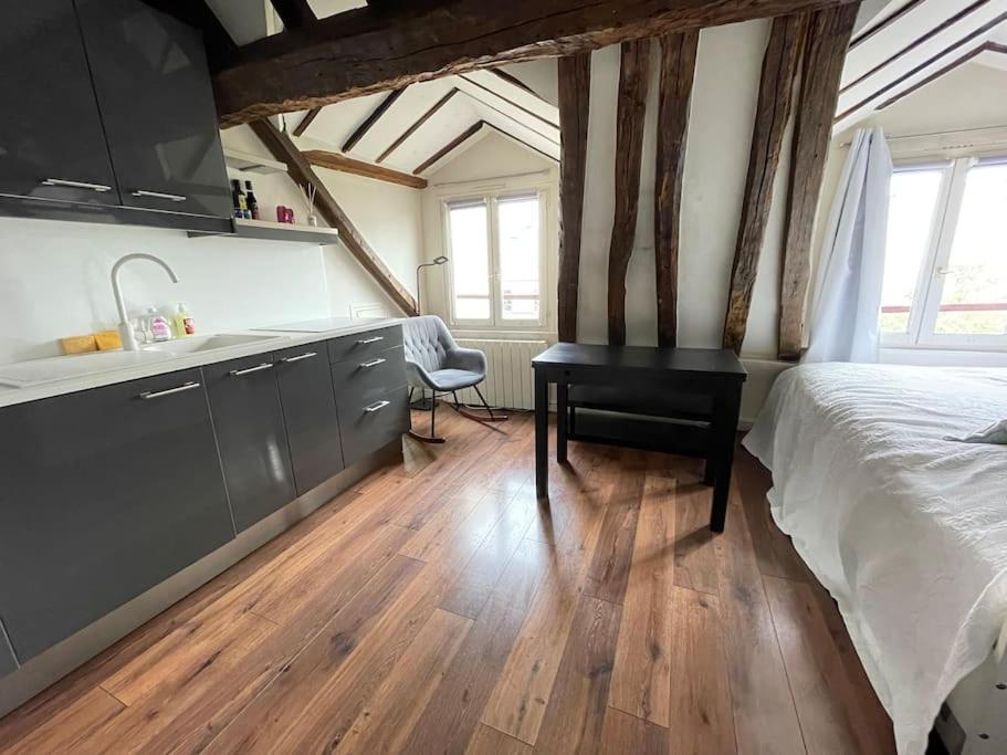 Au Coeur De 8e Apartment *