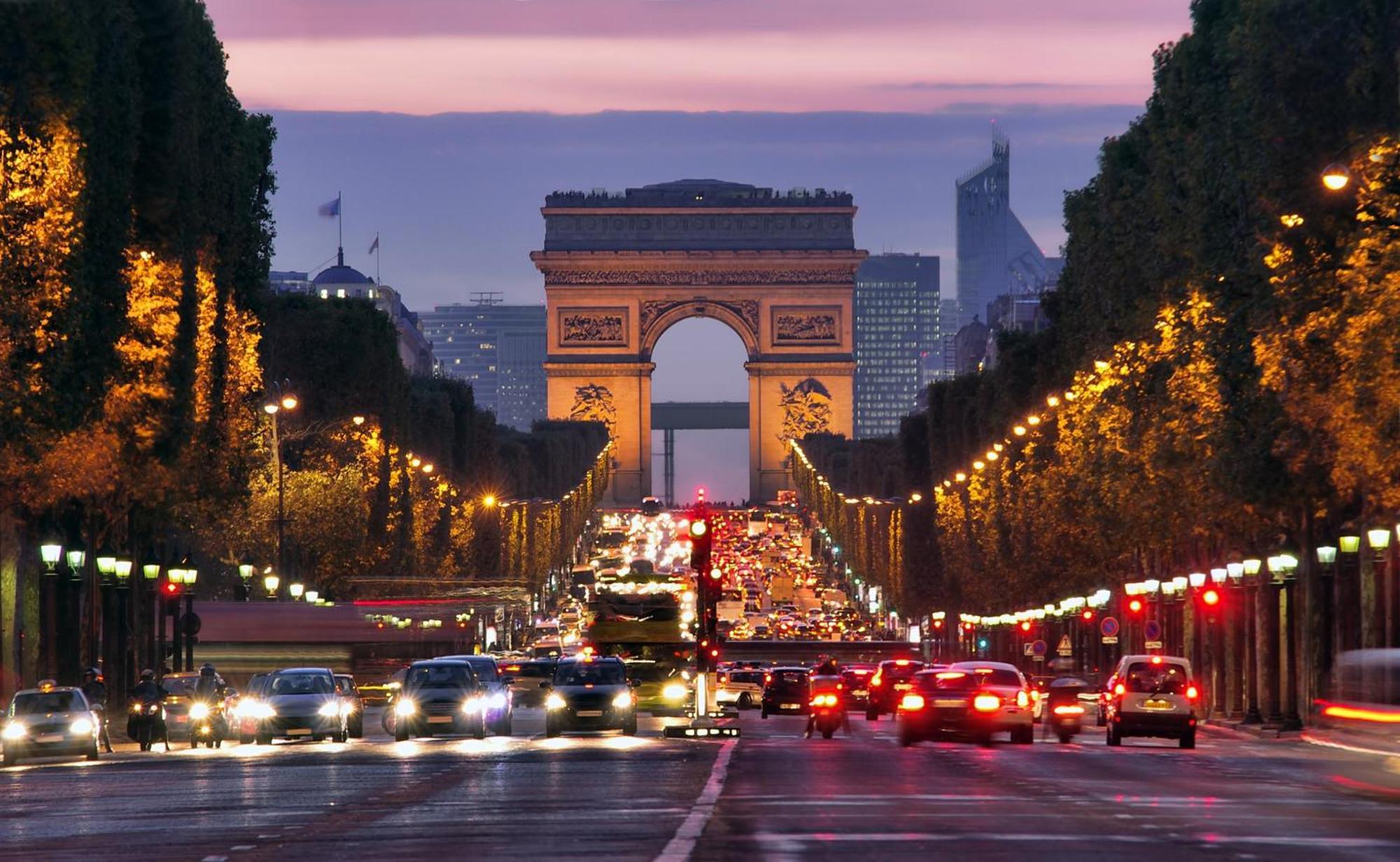 Apartment 1min Walk From Champs Elysees - Avenue Montaigne - Ac - Self-checkin - Working Desk *