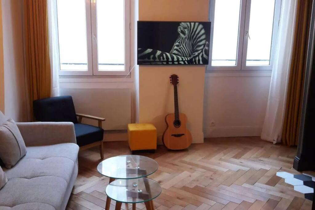 Appartement Bel Parisien, Typique Du Marais Paris
