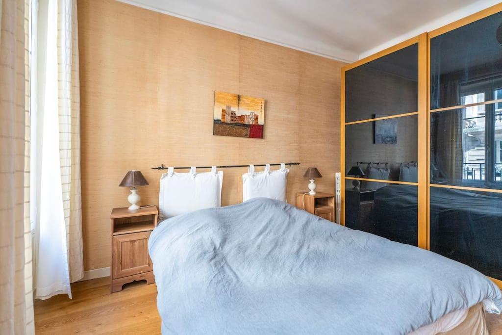 Creative Artist's Retreat In Apartment Paris