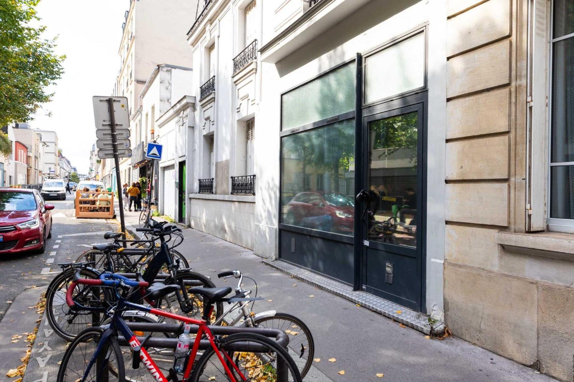Cozy Nest Just Steps Away From The Lively Nation District *