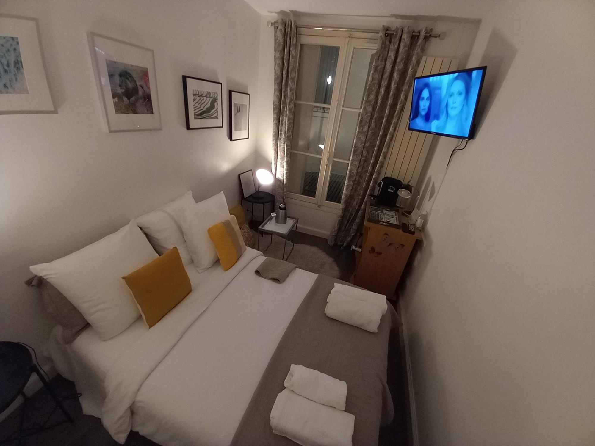 Appartement 1 Minute Gare Montparnasse , Center, Awsome Place, Close To Eiffel Tour And Louvre Meusm , Front Metro Paris