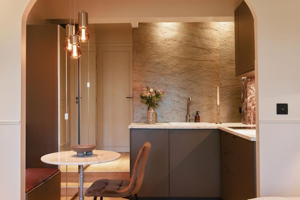 Rosso Levanto - Duke Housing Apartment Paris