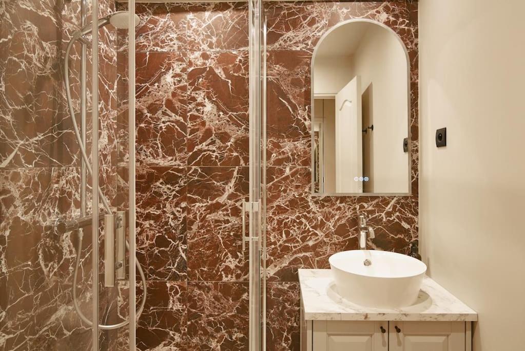 Rosso Levanto - Duke Housing * Paris