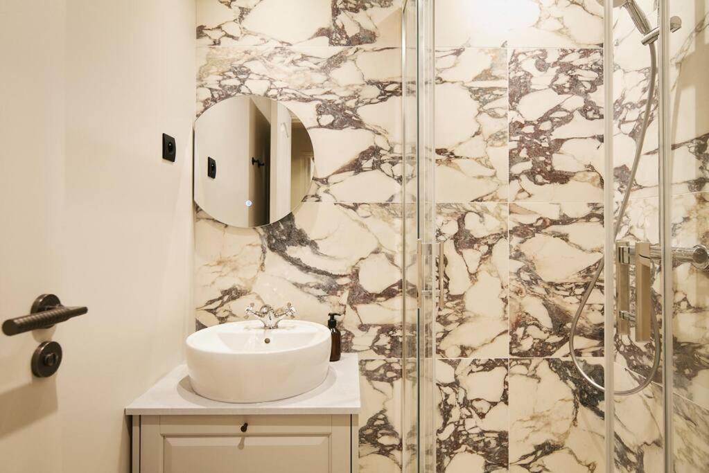 Calacatta - Duke Housing Apartment Paris