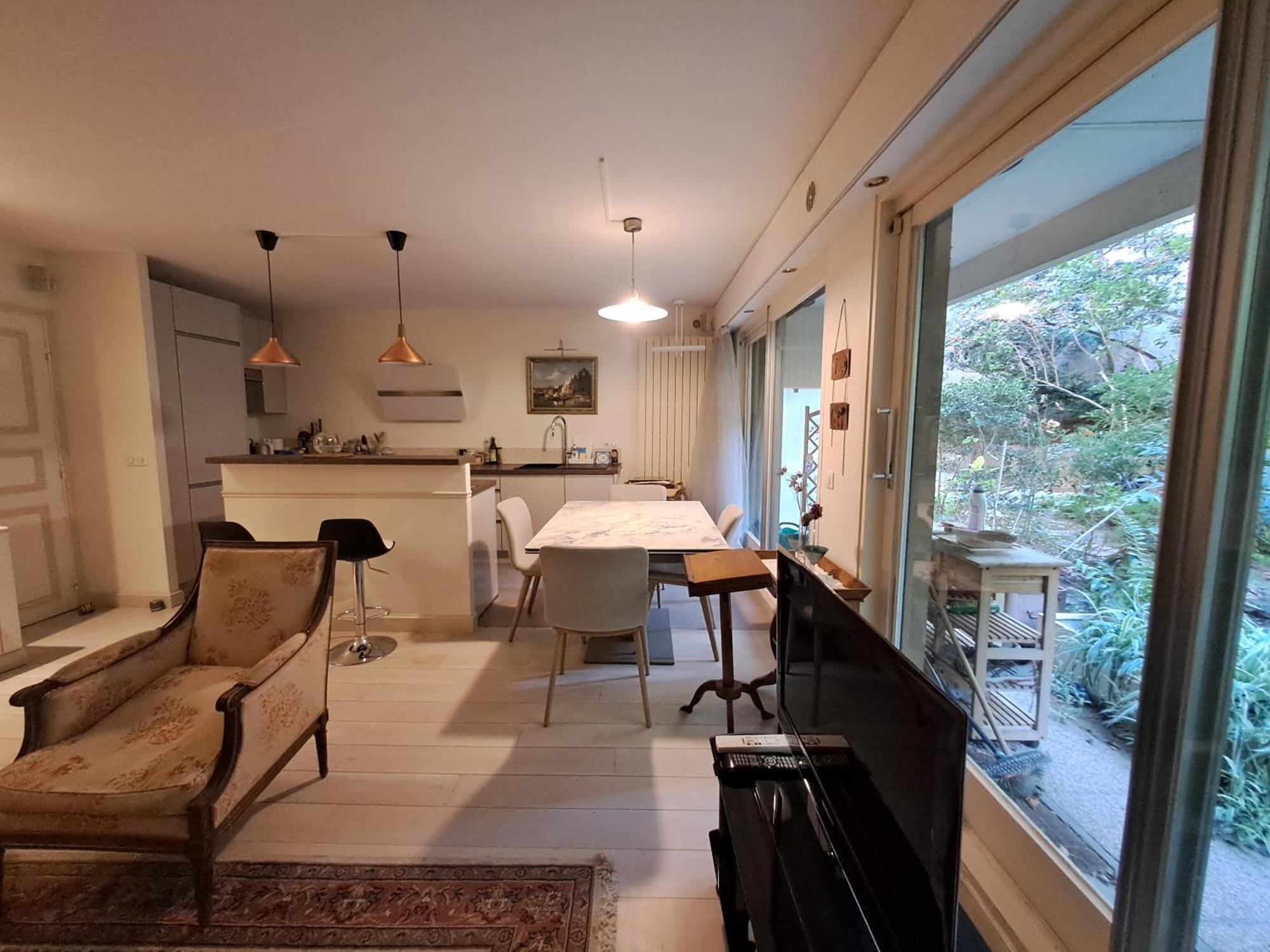 Apartment Salle - Ci - Avec Jardin - 6eme *