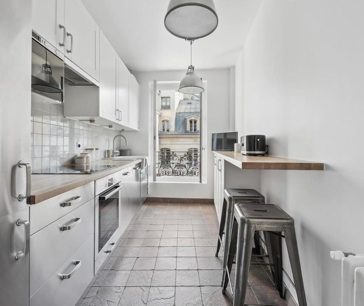 Amazing Eiffel Tower Apartment Paris
