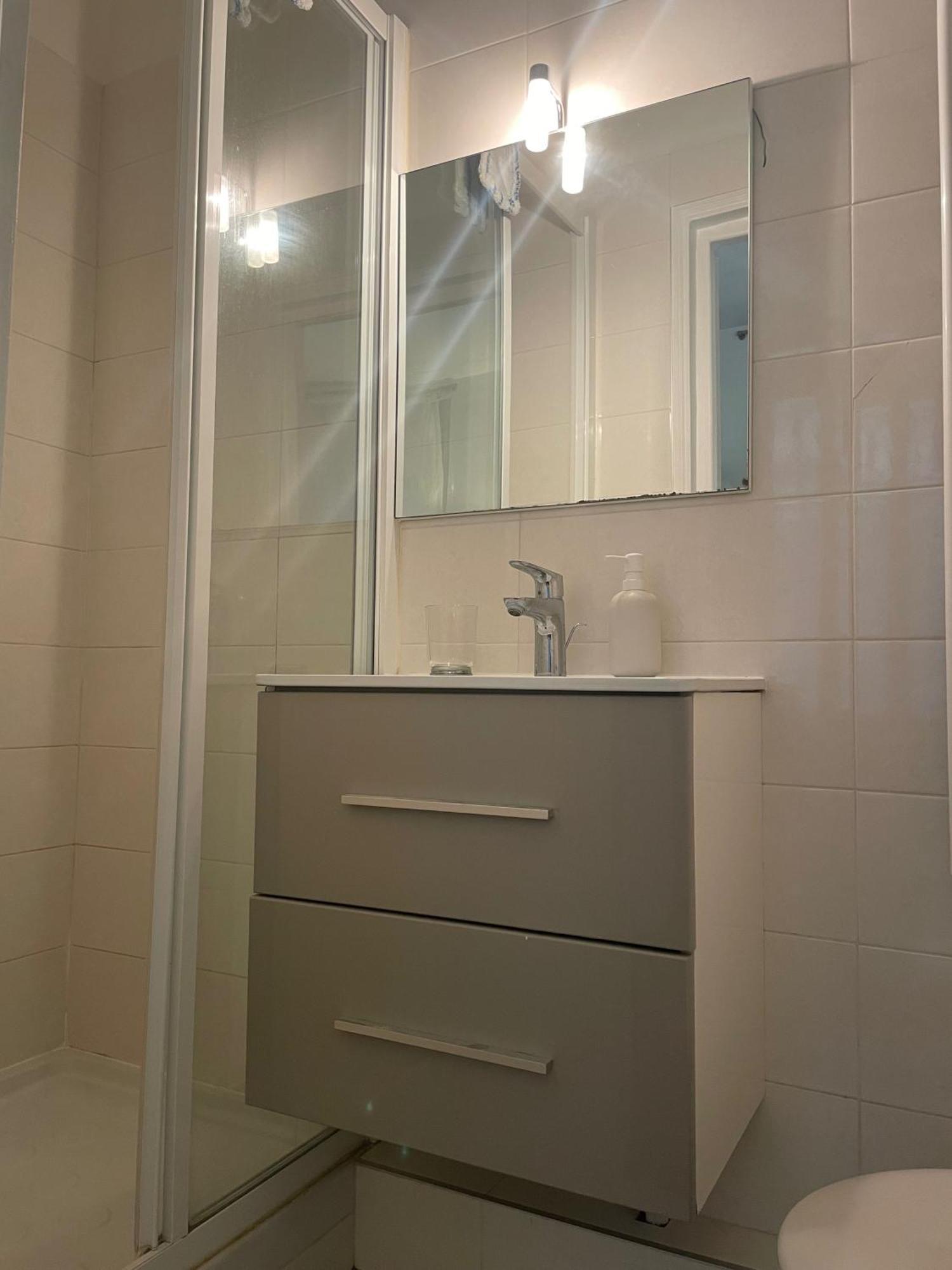 Apartment Charmant Studio Hyper Centre Paris, 7 Min Du Louvre *