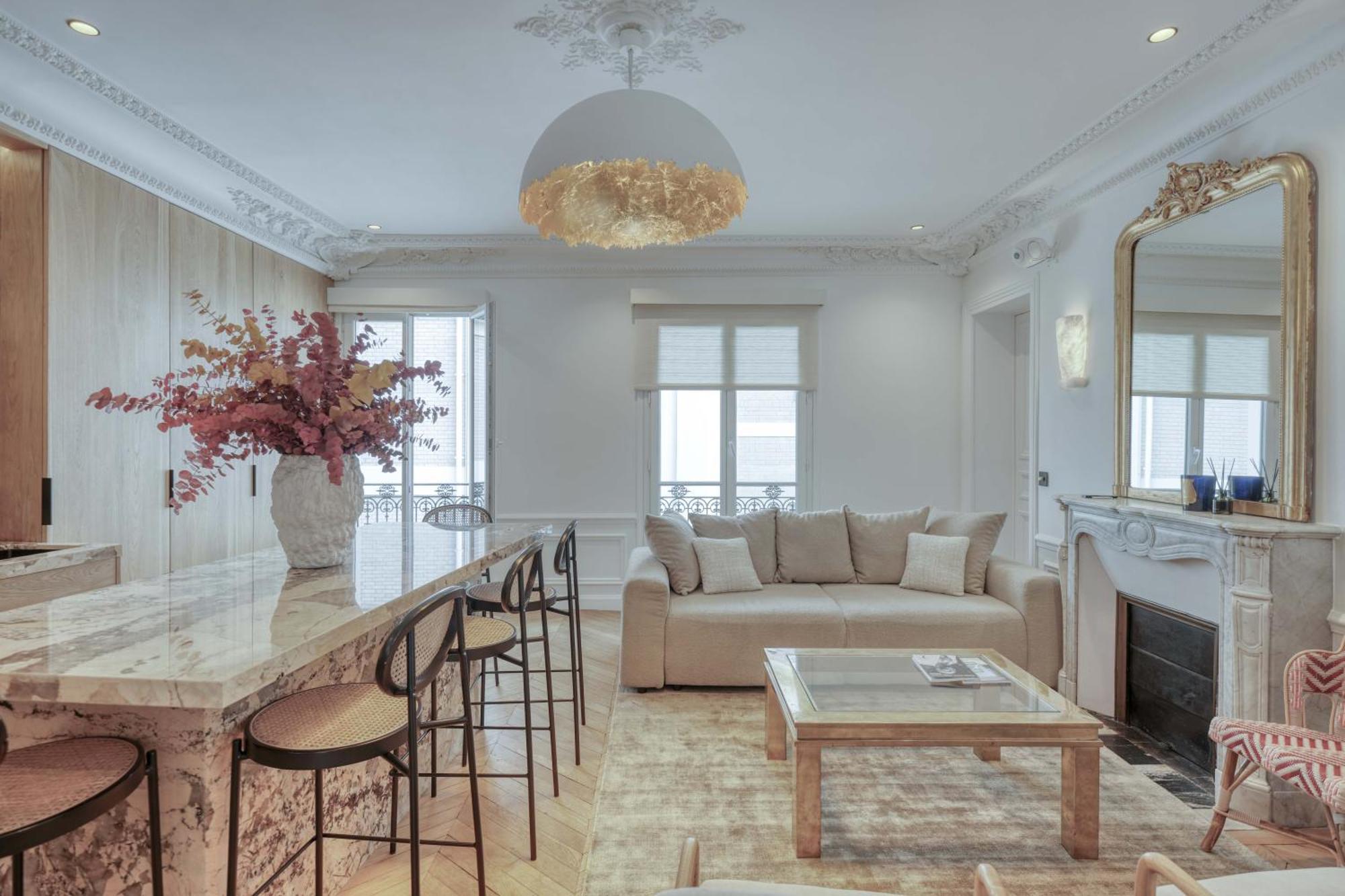 Apartment Montaigne Luxury