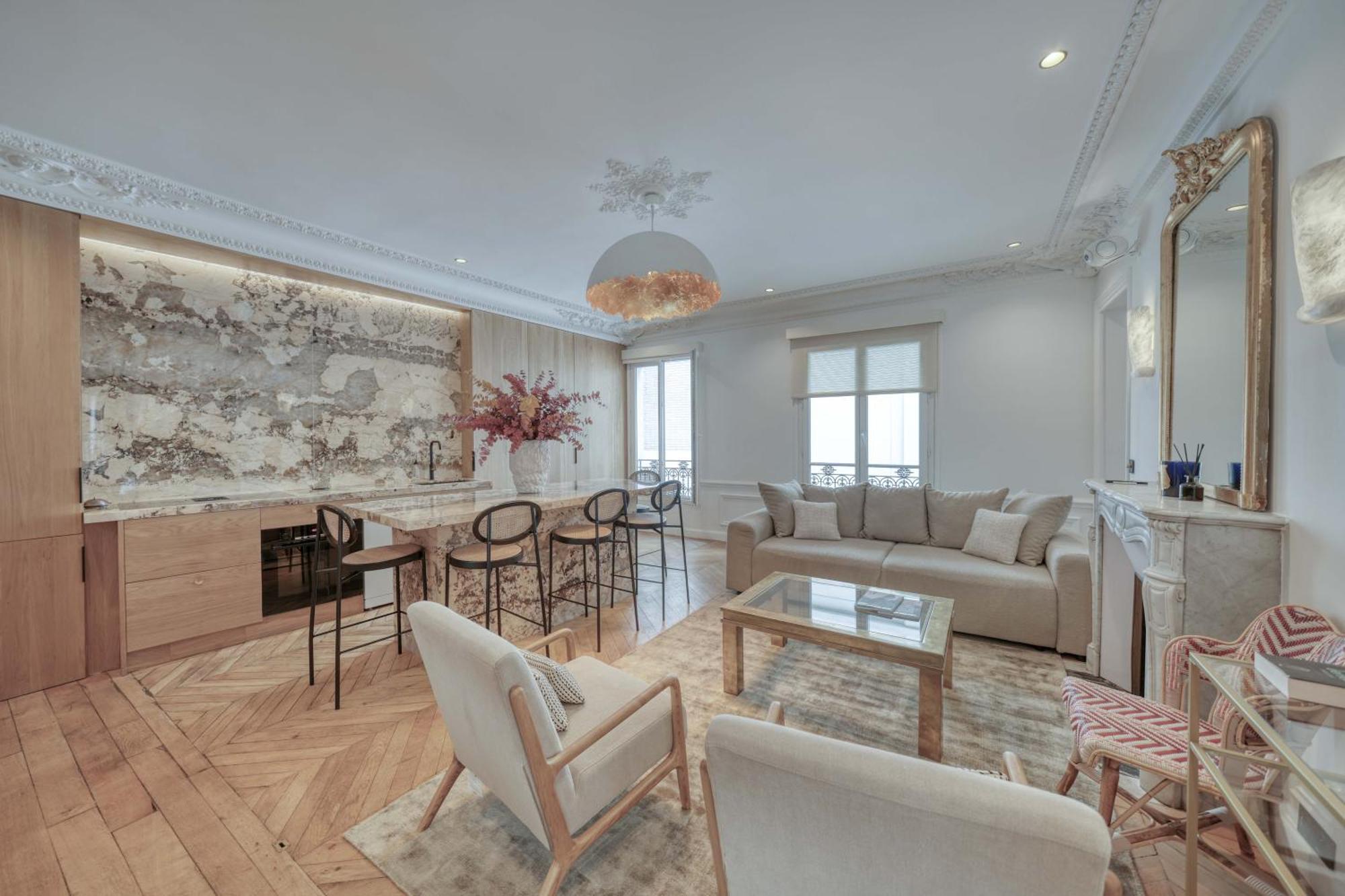 Montaigne Luxury *