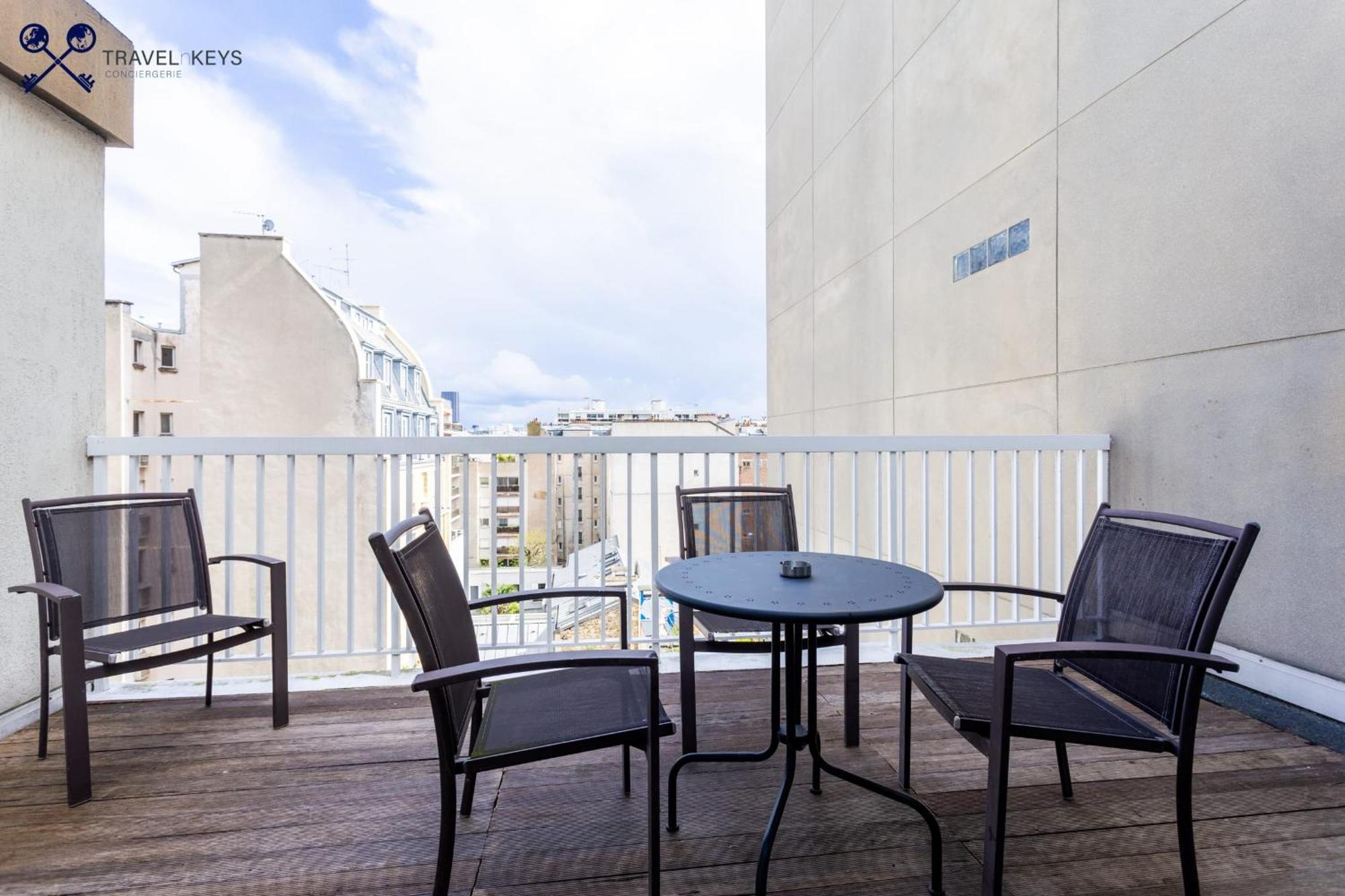 702 - Eiffel Tower Apartment Paris