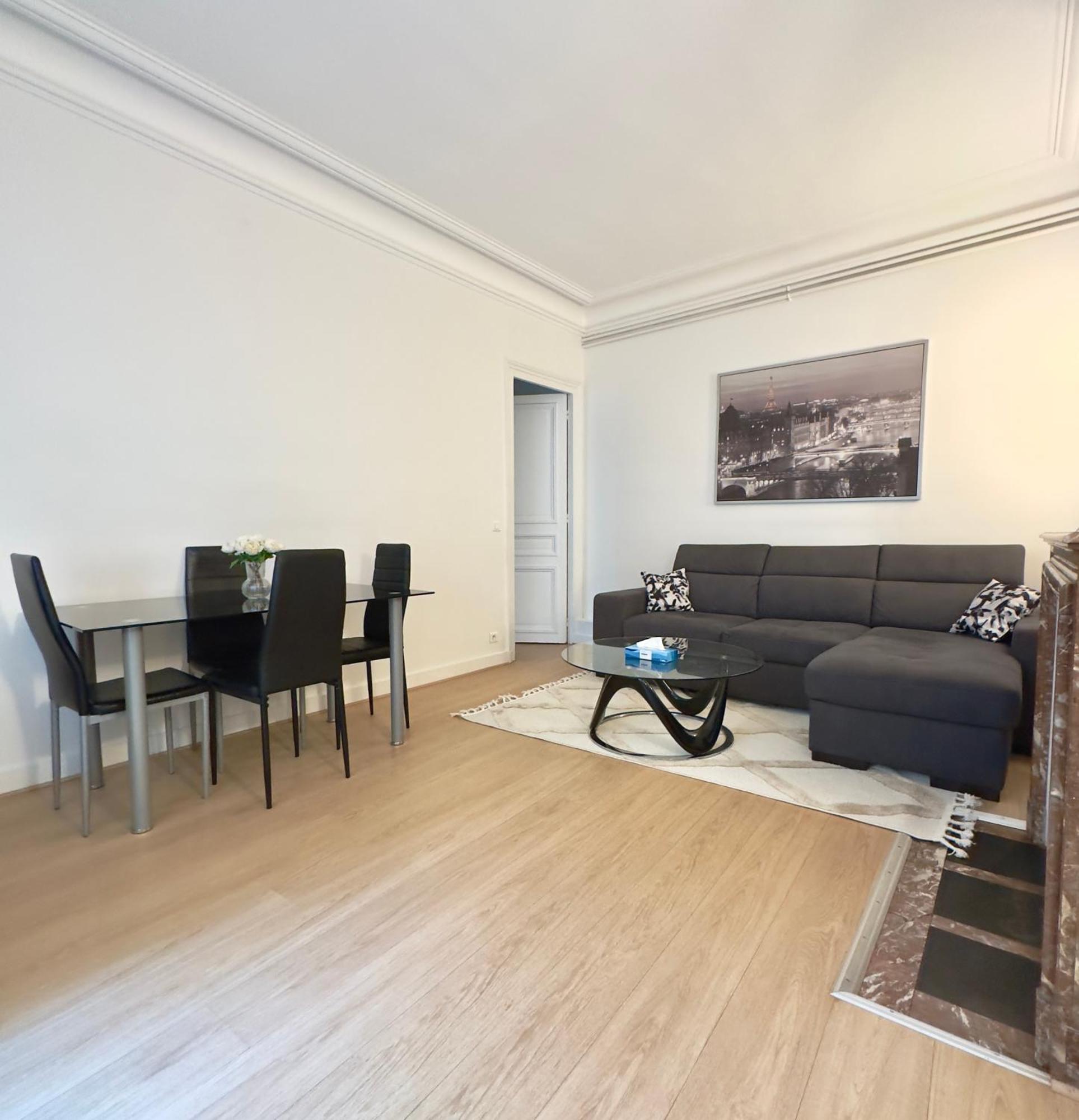 Champs Elysees 5 * Paris