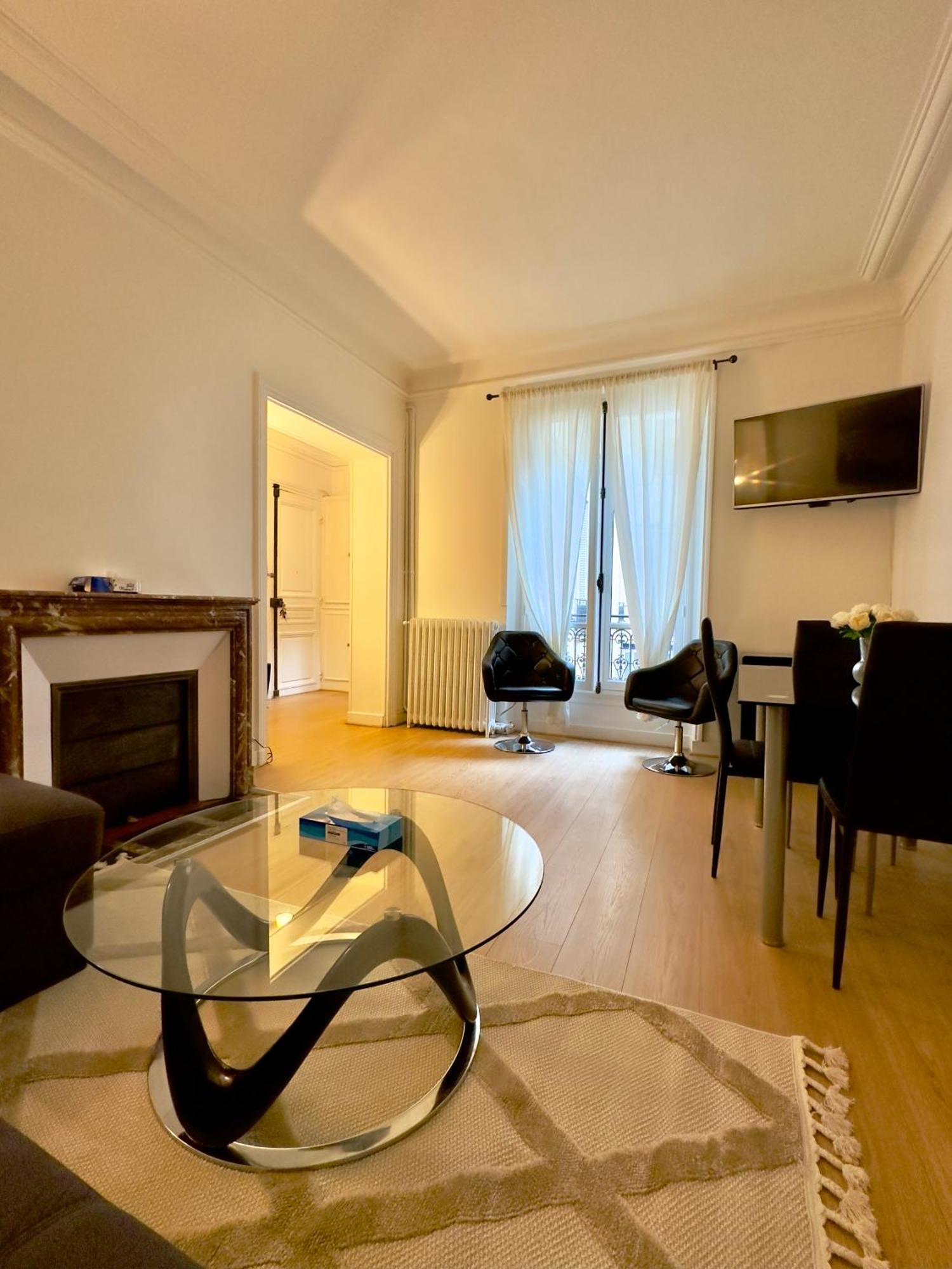 Champs Elysees 5 *