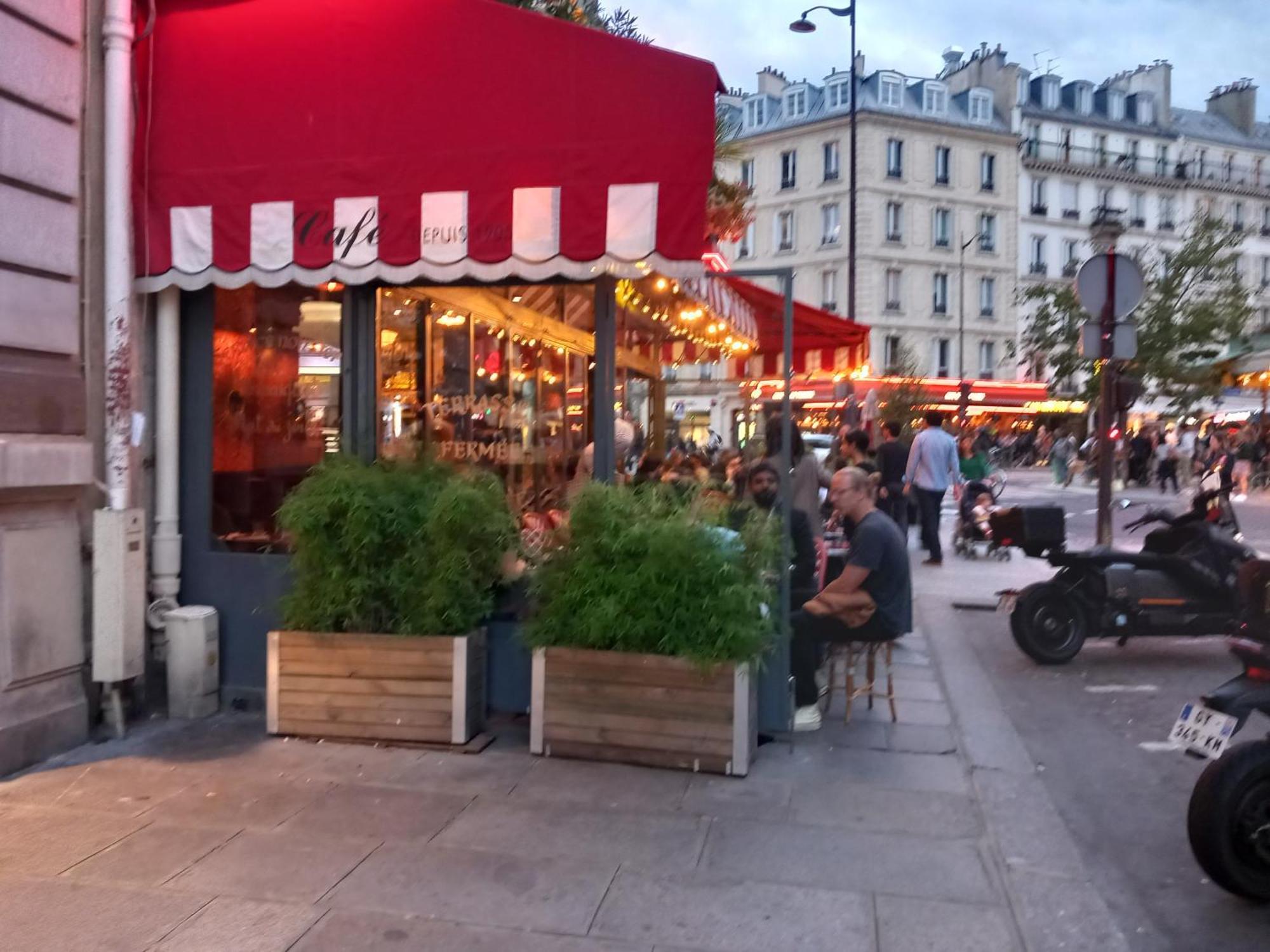 1 Minute Gare Montparnasse , Center, Awsome Place, Close To Eiffel Tour And Louvre Meusm , Front Metro Appartement