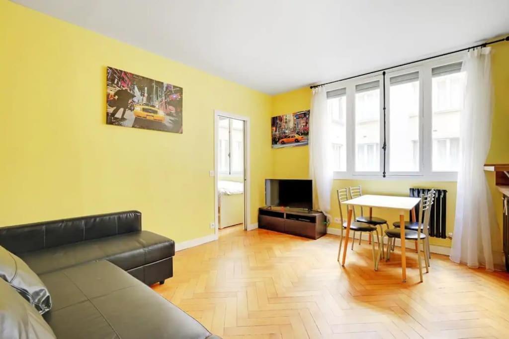 Bright Getaway Near Montparnasse Apartment