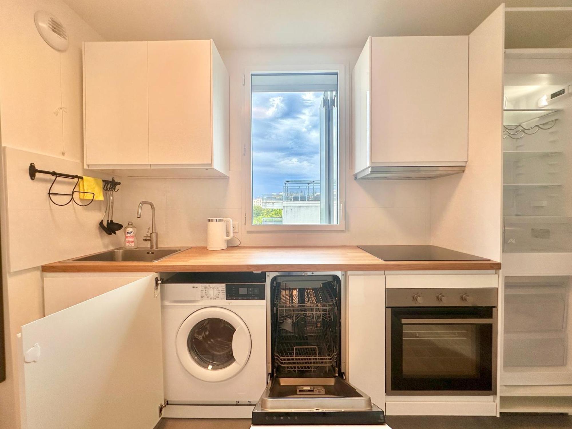Appartement In Poniatowski Near Vincennes Forest Paris