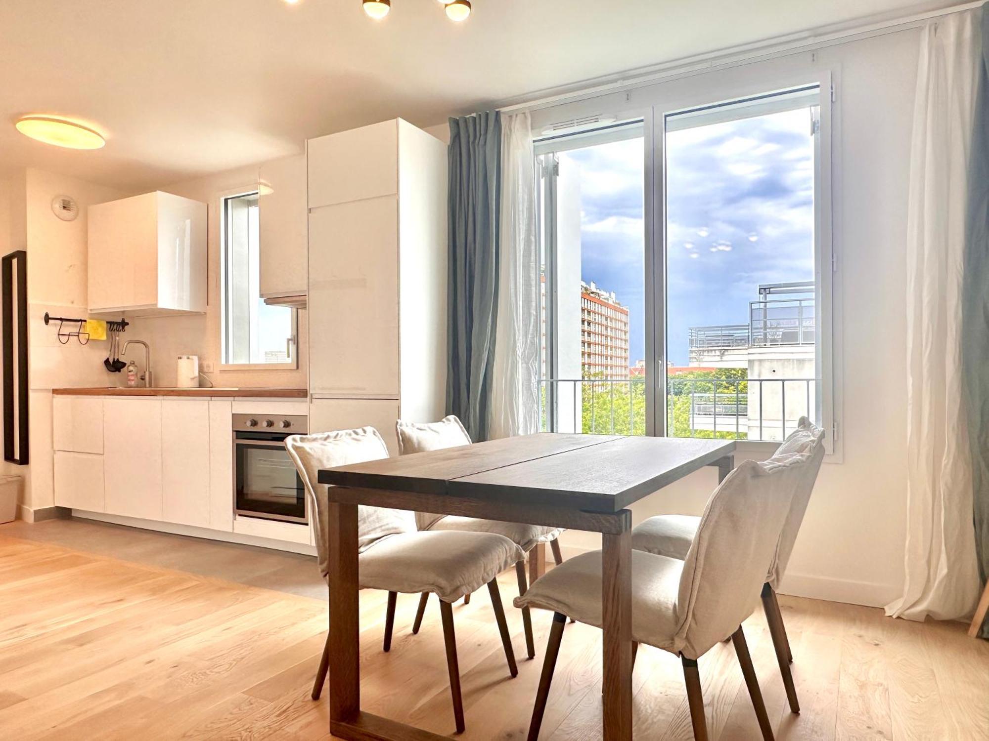 Appartement In Poniatowski Near Vincennes Forest Paris