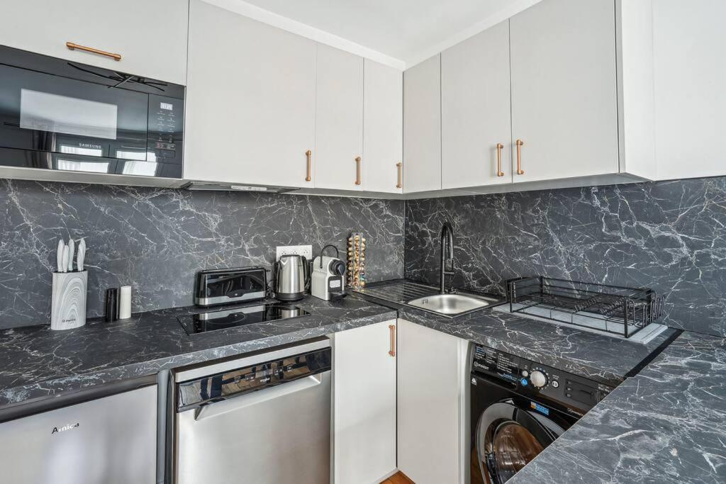 Elegant Tour Eiffel Apartment Paris