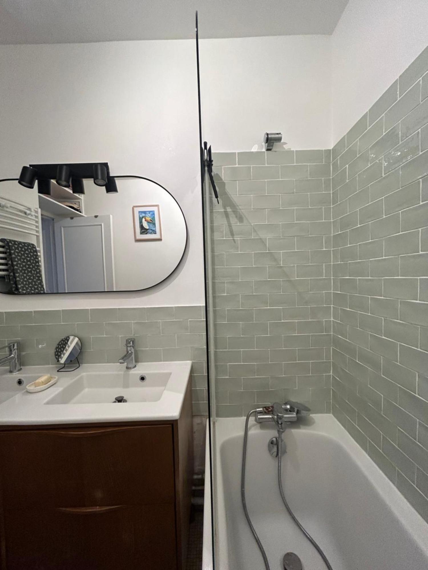Apartment Grand 2 Pieces Dans Le 20eme A *