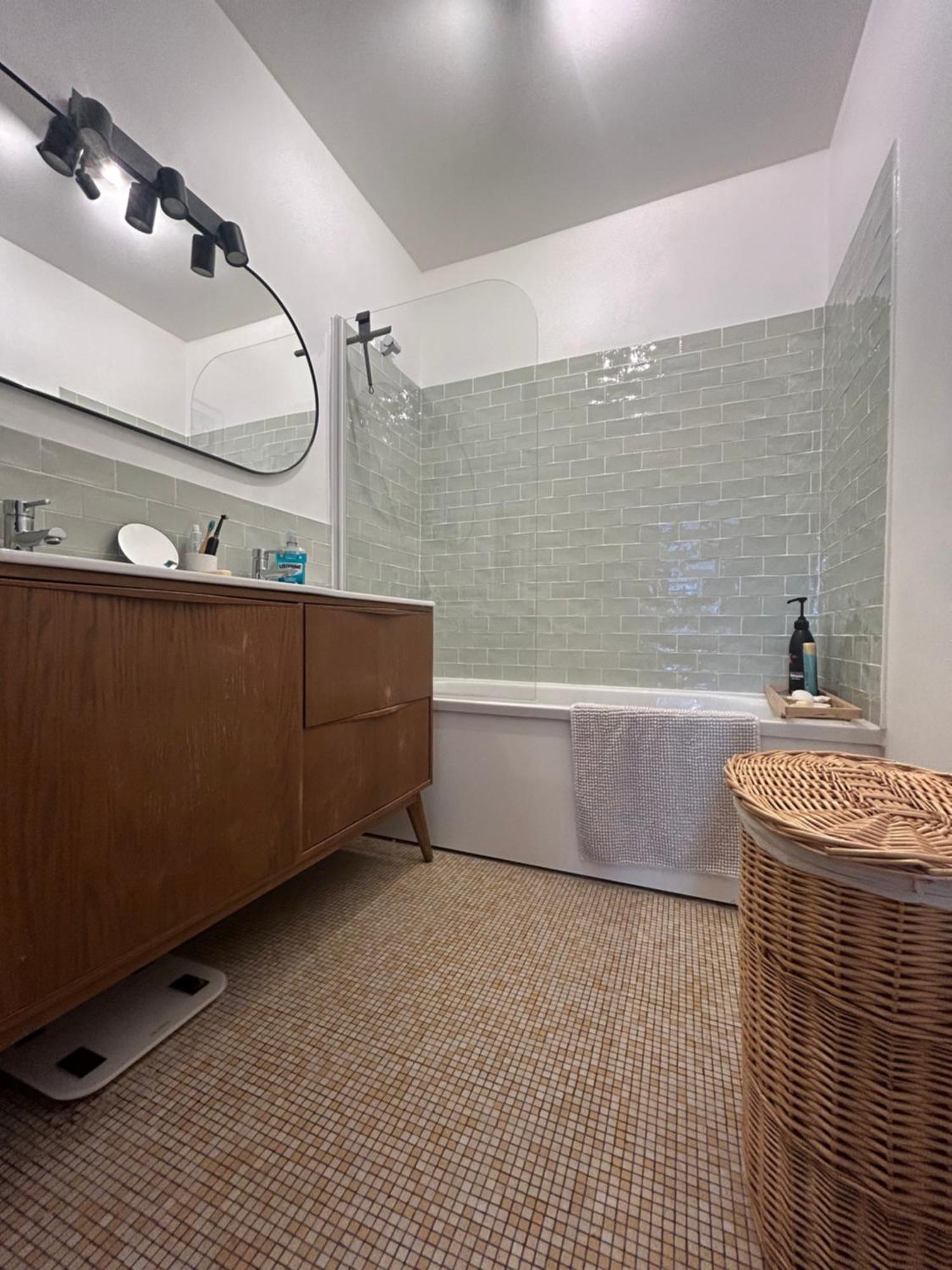 Grand 2 Pieces Dans Le 20eme A Apartment *
