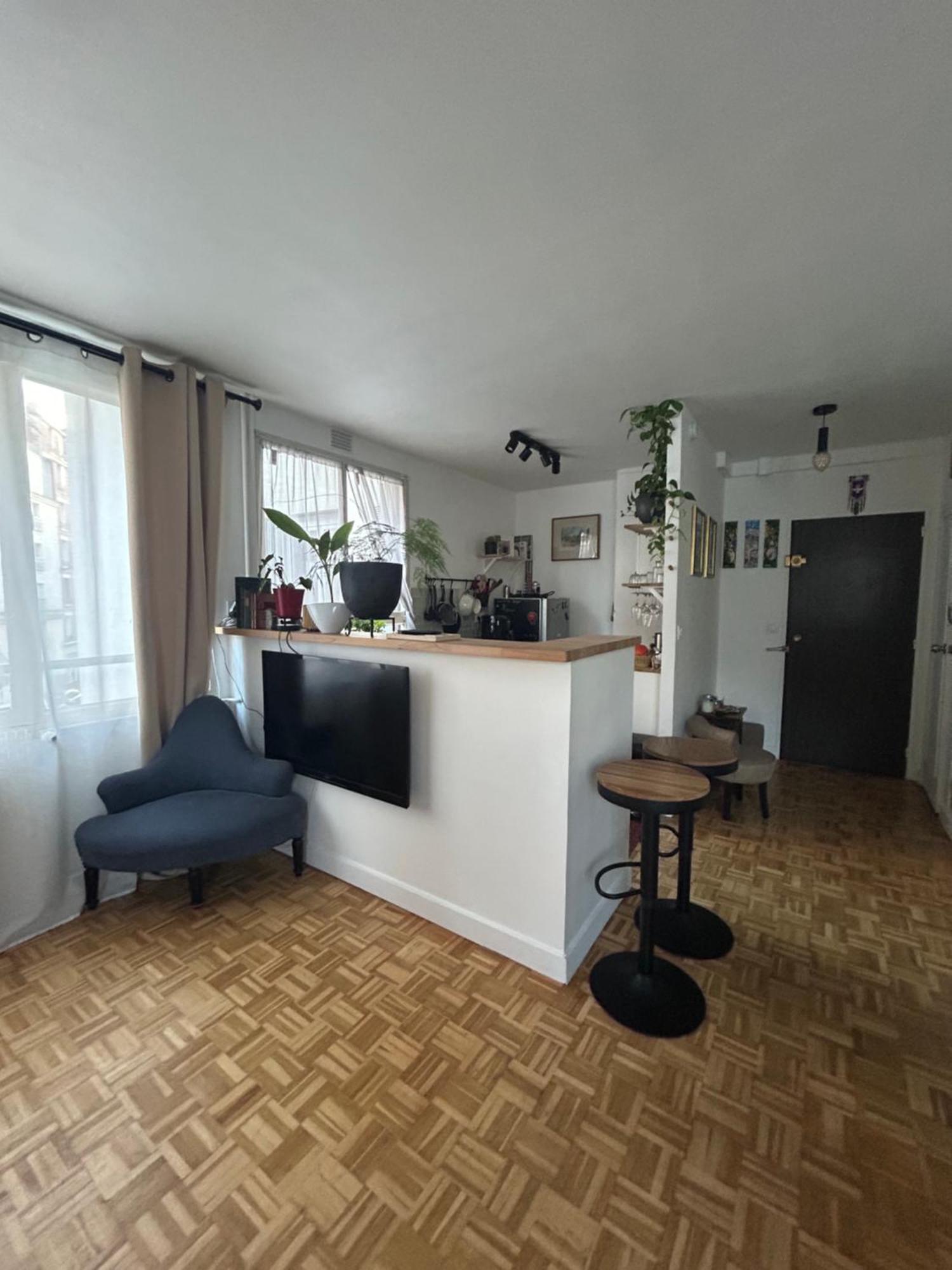 Apartment Grand 2 Pieces Dans Le 20eme A *
