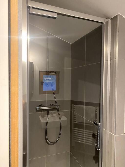 Modern Parisian Flat In Montparnasse Area Paris