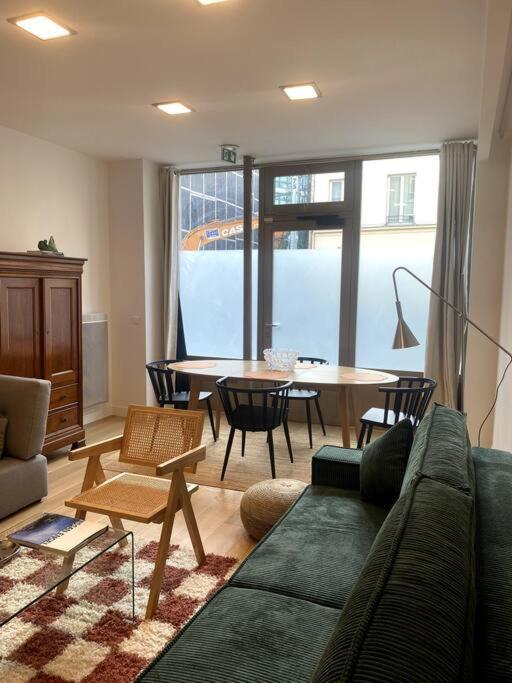 Modern Parisian Flat In Montparnasse Area Paris