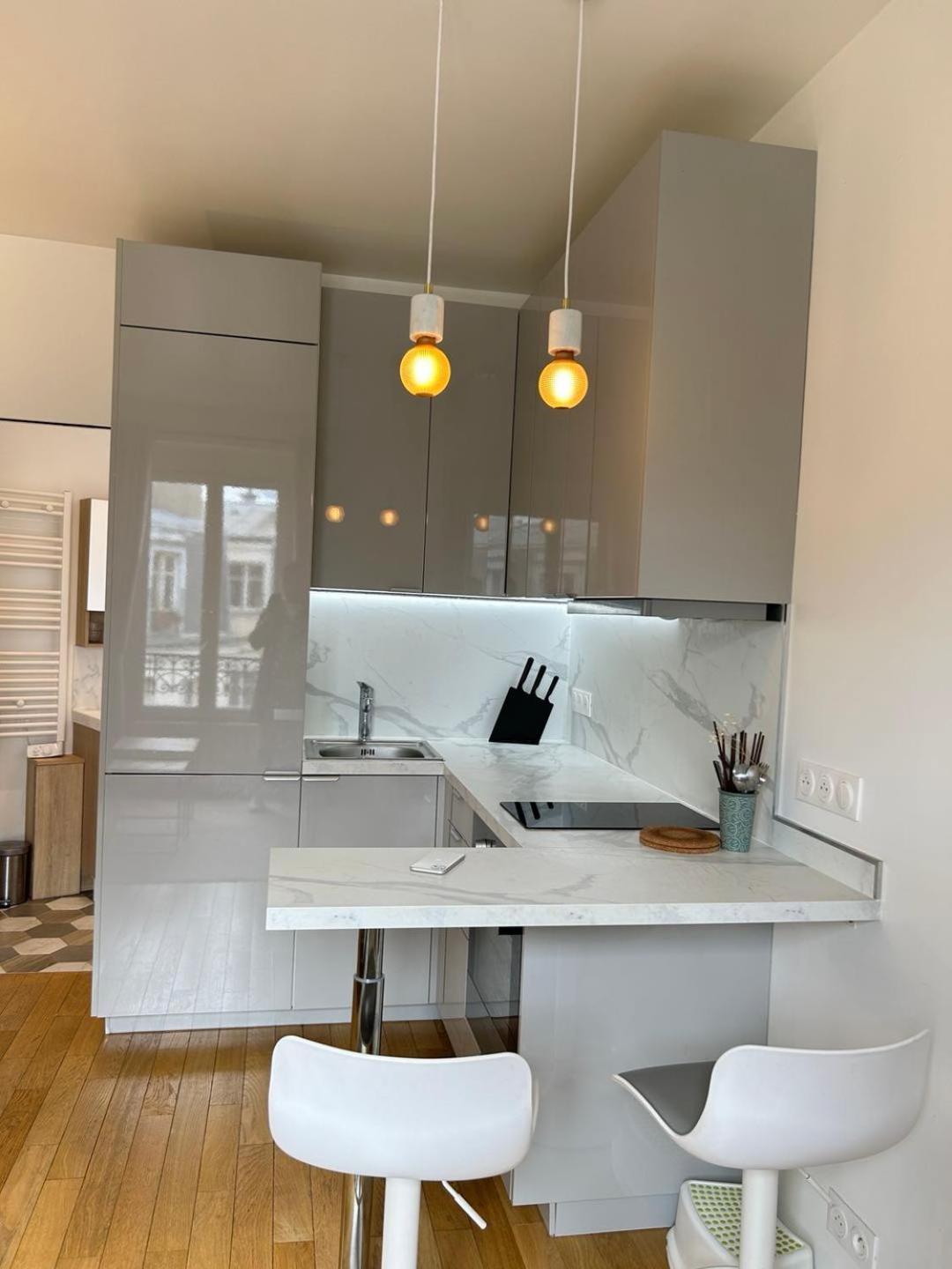 Spacious Near Eiffel Grenelle F2 Paris