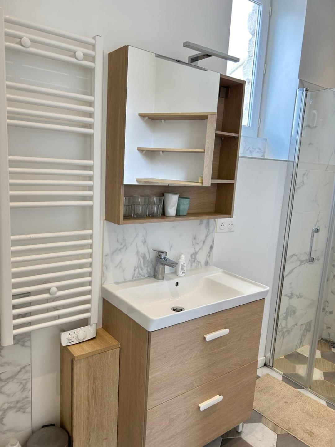 Spacious Near Eiffel Grenelle F2 * Paris